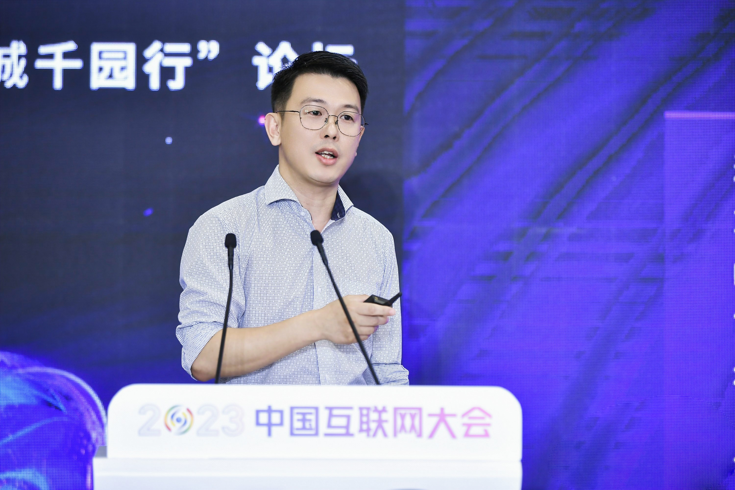 人像2无水印.png
